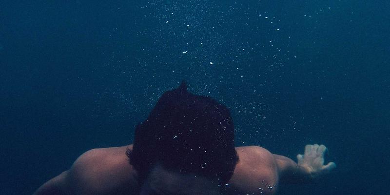 浩海机械深耕东南亚：起重机与挖掘机租赁策略如何助力基建项目成功