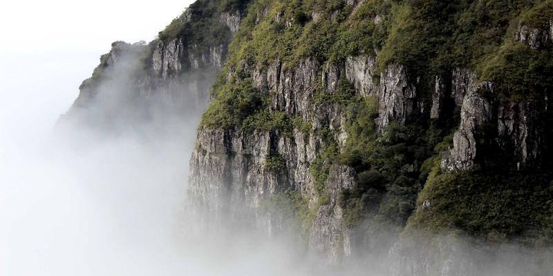 浩海机械高空作业平台租赁：融合叉车与起重机优势，打造安全高效的工地解决方案